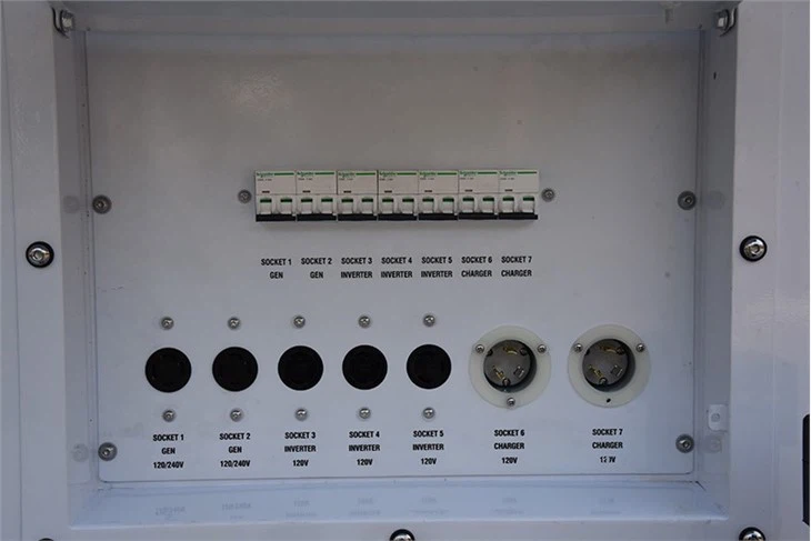 Potable Solar Generator With 16 Panels